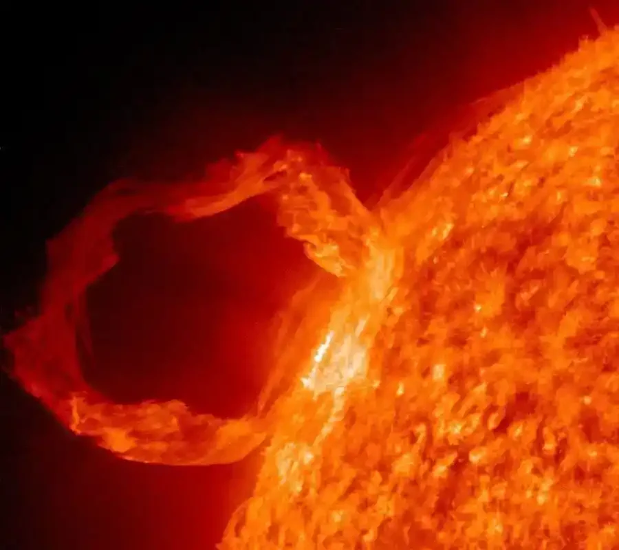 solar-flare-978_1280-r04uahjvovsj0nuiztuu0zpz5d9o3t3heoughp43ls